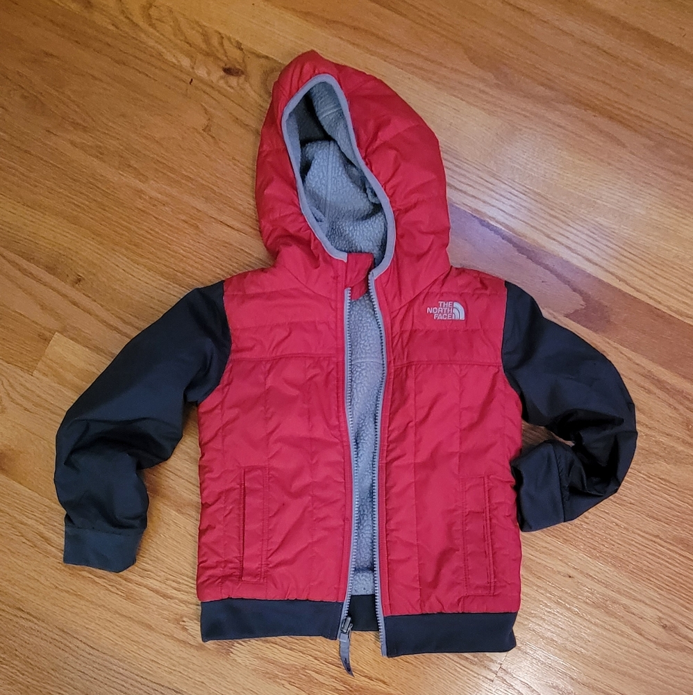 Toddler boy North Face reversible jacket sz 5